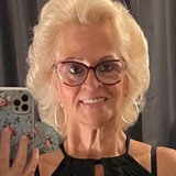 Dede from Chicago | Woman | 66 years old | Sagittarius